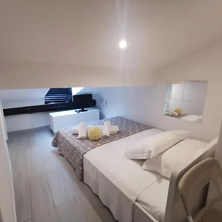 Апартаменти Alle Mansarde